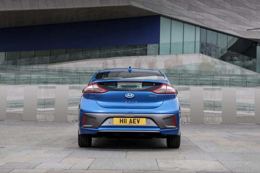  Hyundai IONIQ electric 2016 года  (UK) (фото 17 из 29)